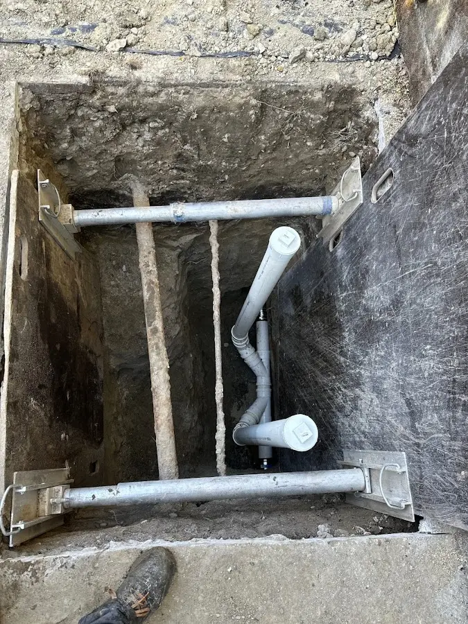 Experienced plumber completing Drain Cleaning work in San Luis